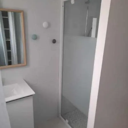Nice Apt On The First Floor Opening On A Garden شقة