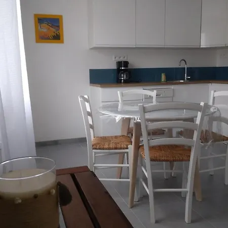 شقة Nice Apt On The First Floor Opening On A Garden بورنيشّيه
