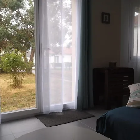 شقة Nice Apt On The First Floor Opening On A Garden بورنيشّيه